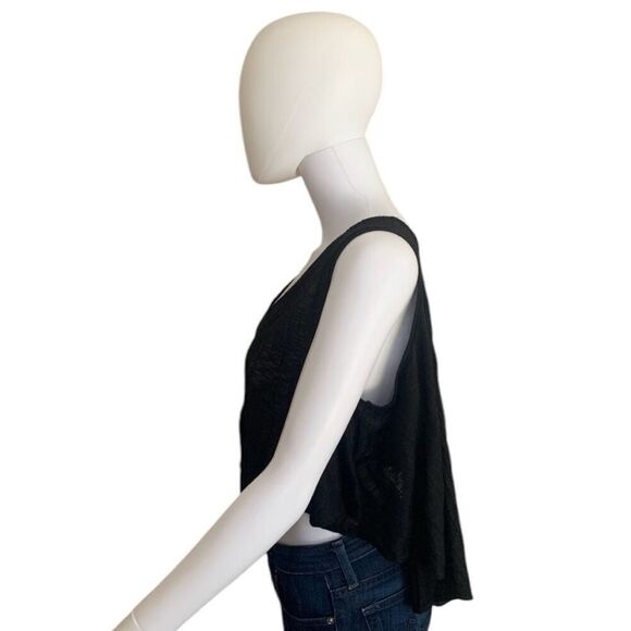 ✨FREE PEOPLE BLACK CRINKLE BUTTON FRONT SWING CROP SZ MEDIUM TOP✨ - Picture 4 of 11